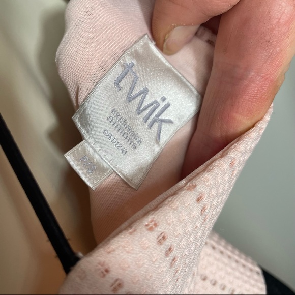 Twilight Simon’s blush and black color block halter box pleat dress - Picture 4 of 10